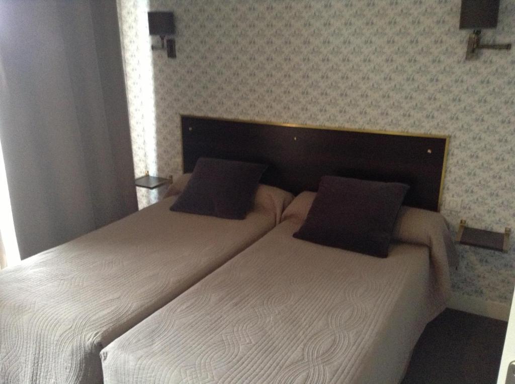 Logis Terrasse Hotel Lisieux Ngoại thất bức ảnh