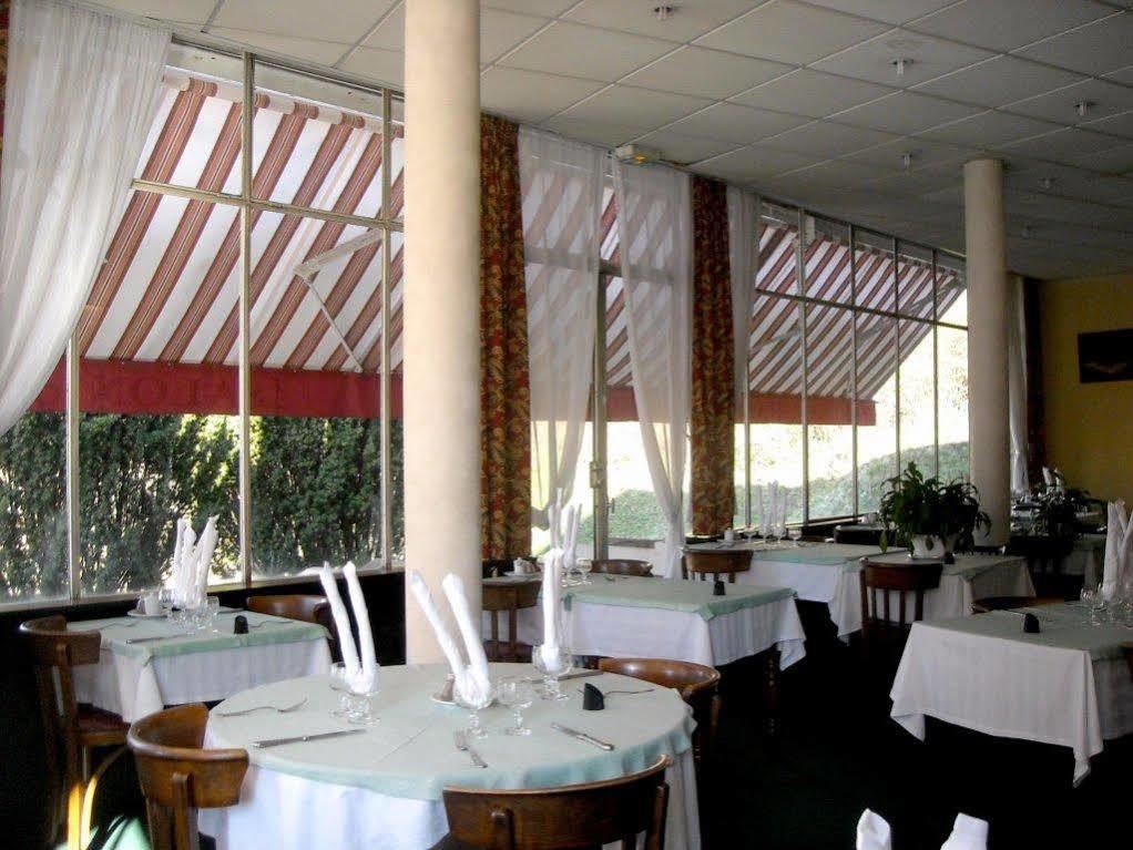 Logis Terrasse Hotel Lisieux Ngoại thất bức ảnh