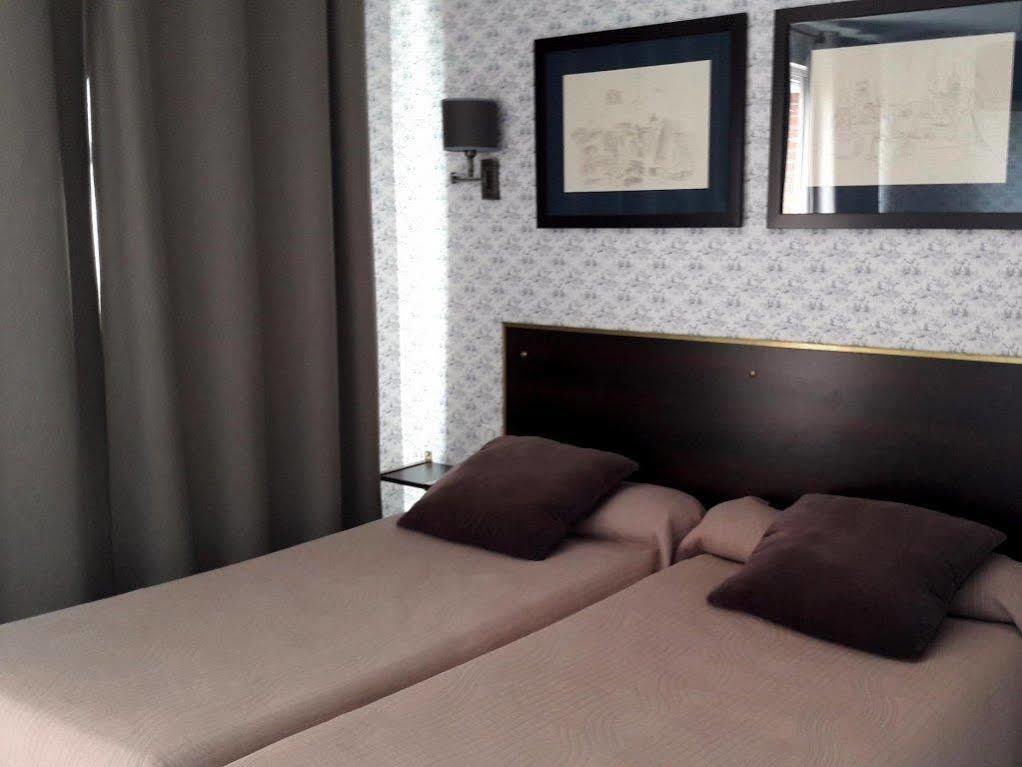 Logis Terrasse Hotel Lisieux Ngoại thất bức ảnh